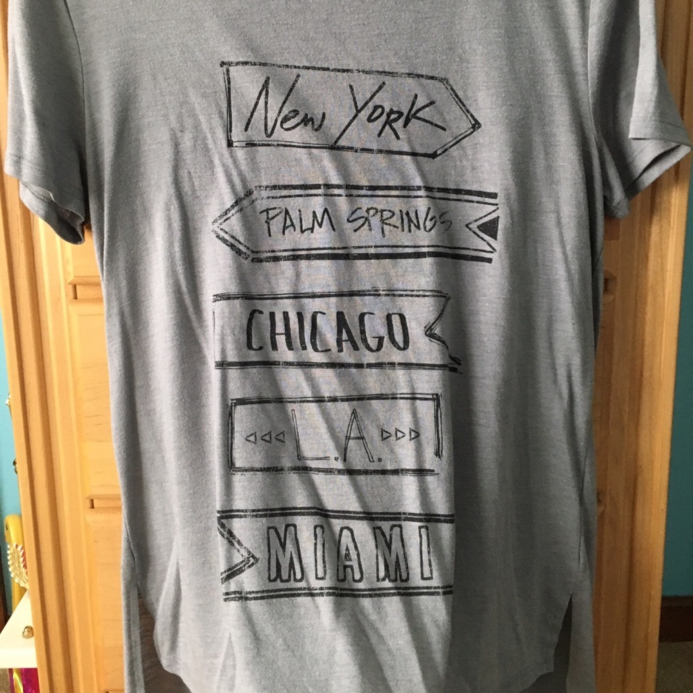 Arizona Jeans Co gray t-shirt